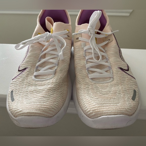 Women’s Nike Flyknit Running Shoes - Picture 7 of 7